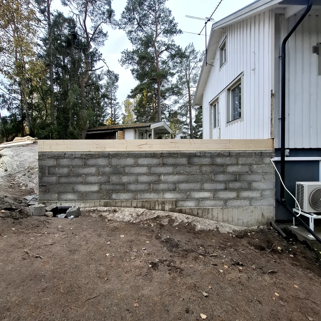 Trästomme för tillbyggnad under uppbyggnad i Farsta, Stockholm